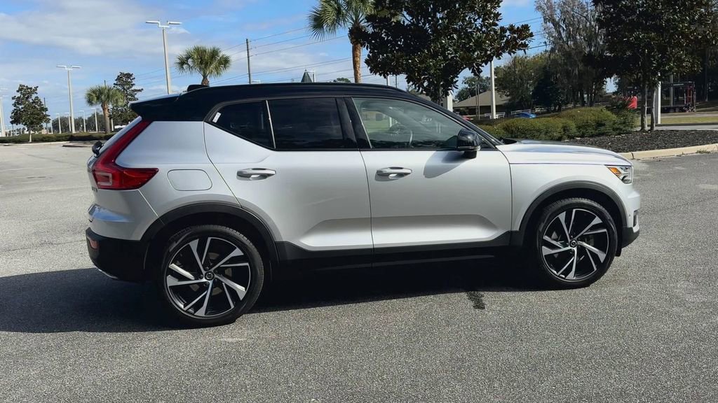 Used 2019 Volvo XC40 T5 R-Design image 10