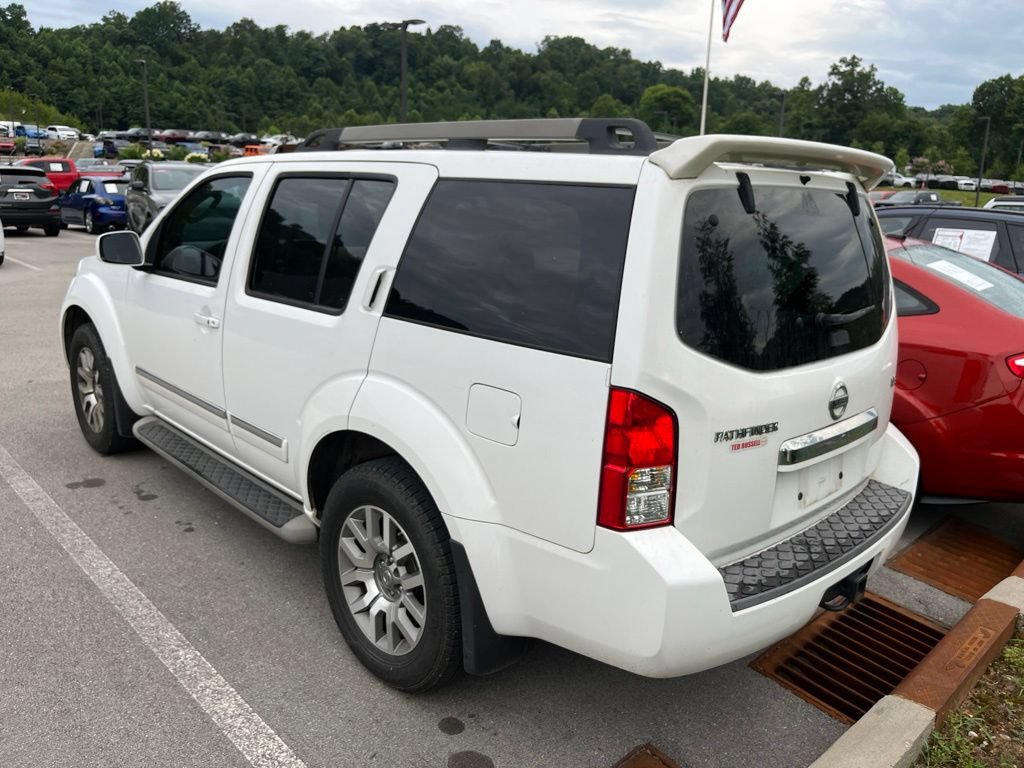Used 2010 Nissan Pathfinder LE AWD/4WD image 4