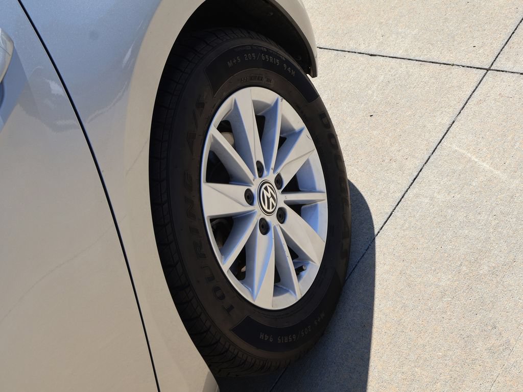 Used 2018 Volkswagen Golf S FWD image 34