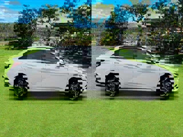 New 2025 Hyundai Elantra SEL image 27