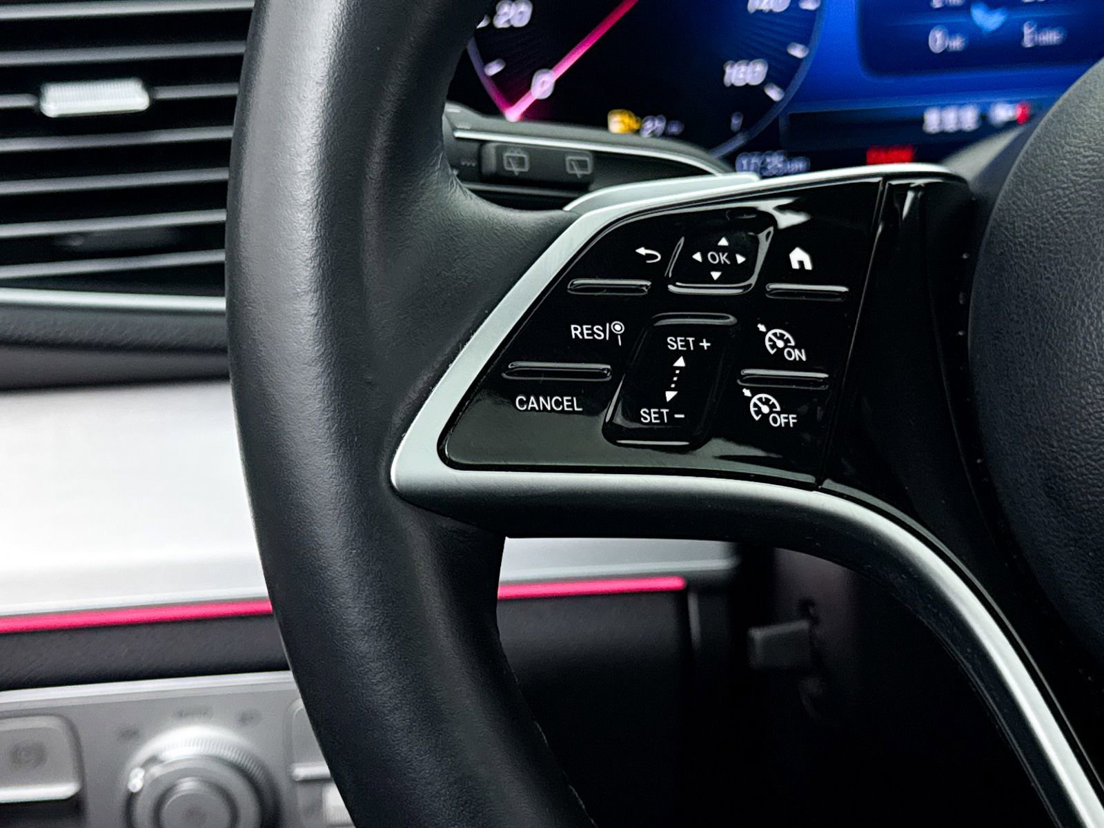 Used 2024 Mercedes-Benz GLE 350 4MATIC image 33