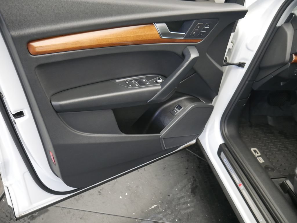 Certified 2023 Audi Q5 2.0T Premium w/ Convenience Package AWD/4WD image 4