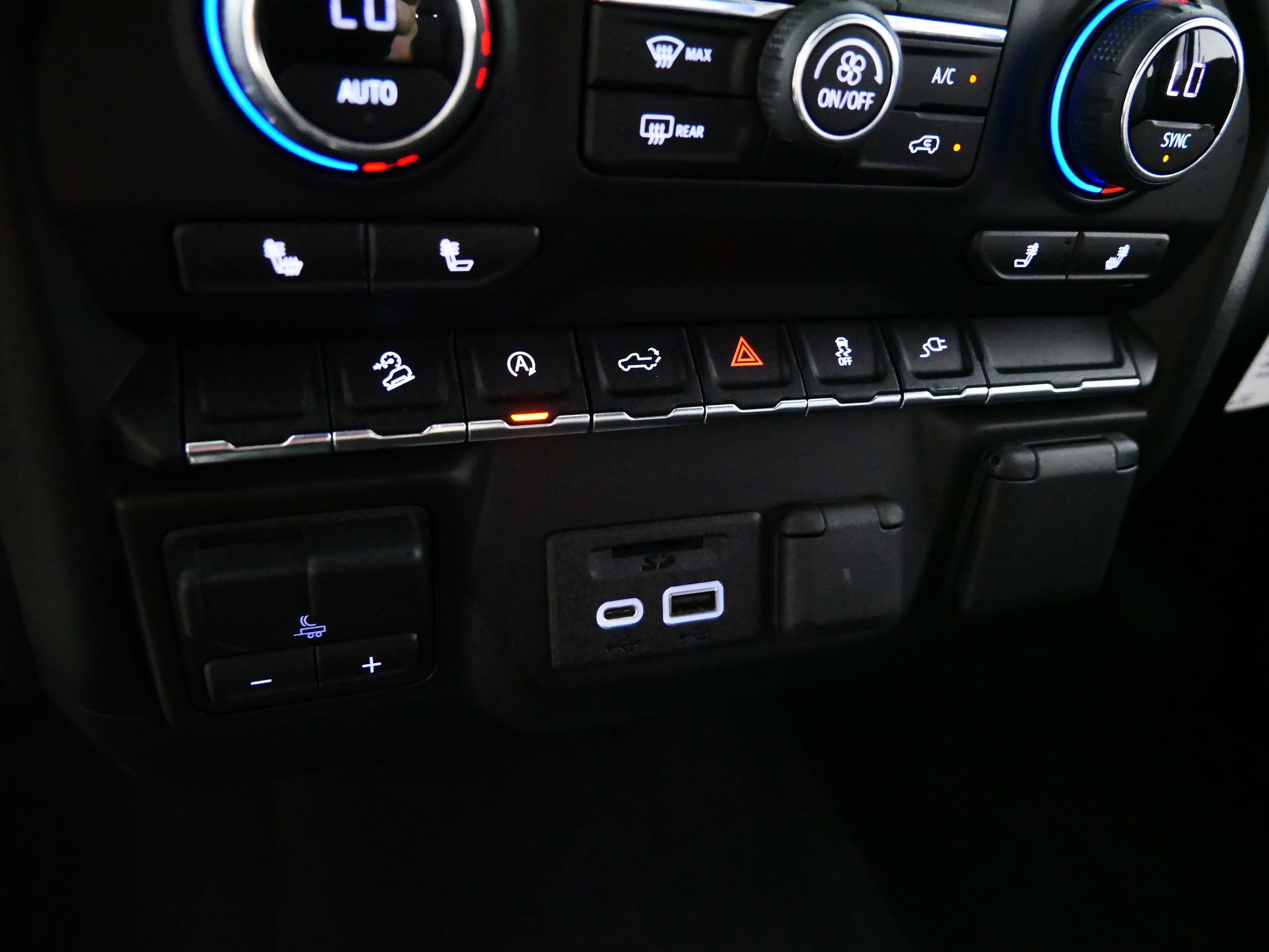 Certified 2020 Chevrolet Silverado 1500 LT w/ All-Star Edition AWD/4WD image 29