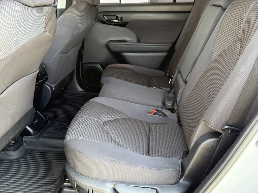 Certified 2022 Toyota Highlander LE image 31