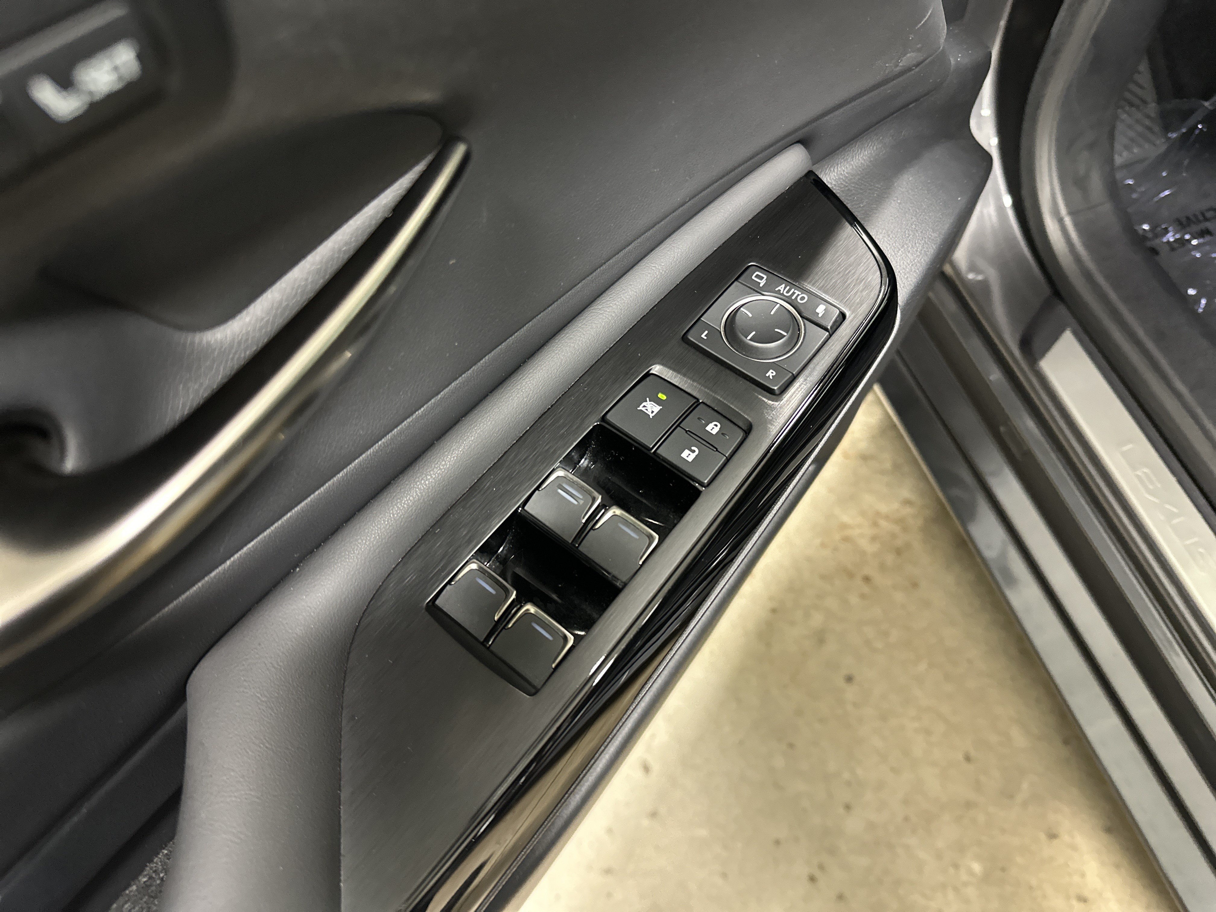 Certified 2024 Lexus ES 250 w/ Premium Package AWD/4WD image 15