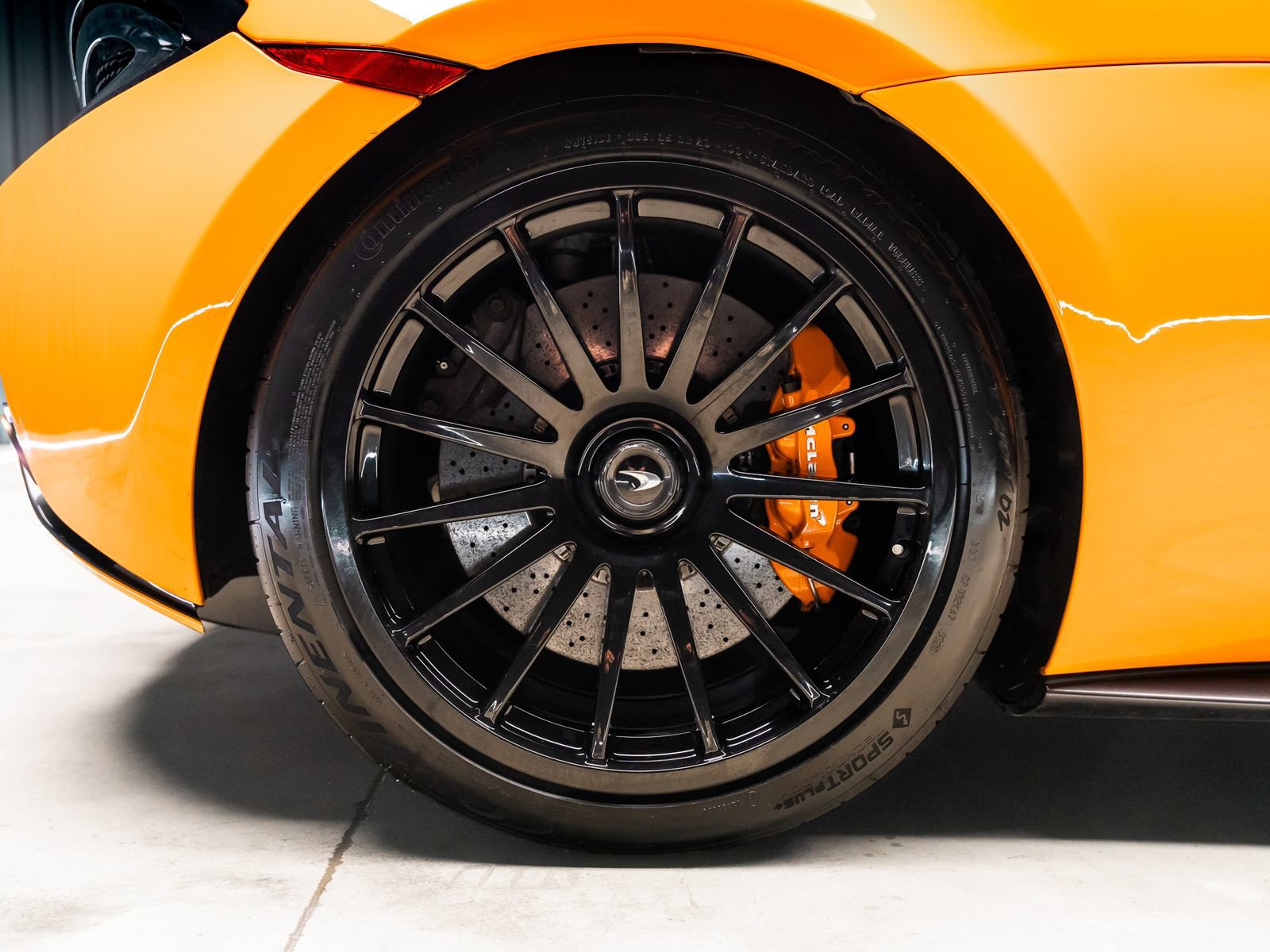Used 2020 McLaren 620R RWD image 30