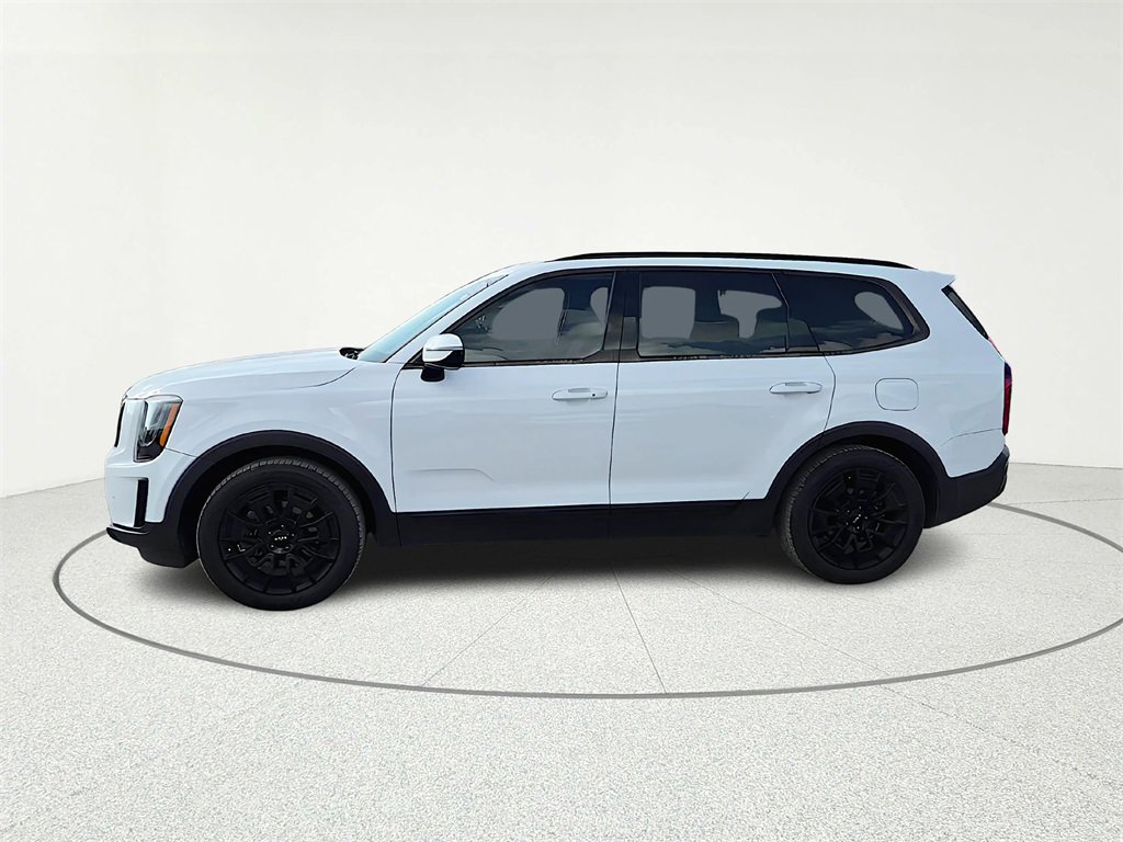 Used 2022 Kia Telluride SX w/ SX Prestige Package image 3