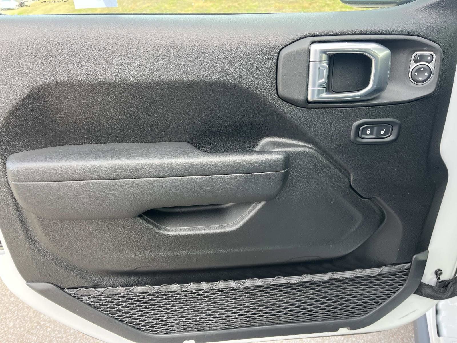 Used 2022 Jeep Wrangler Unlimited Sport image 15