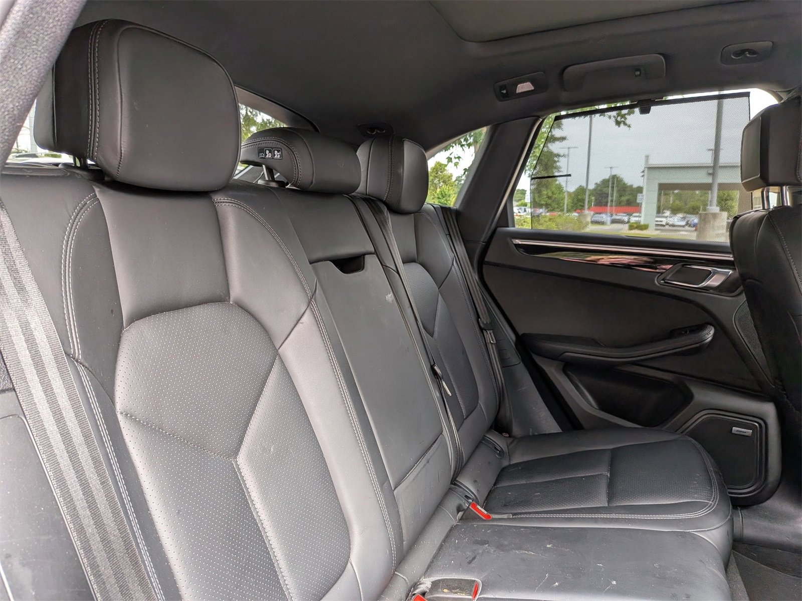 Used 2021 Porsche Macan image 36