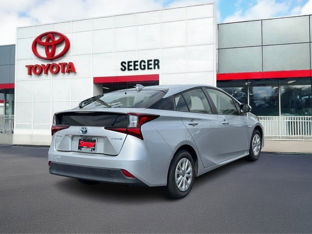 Used 2022 Toyota Prius LE image 3