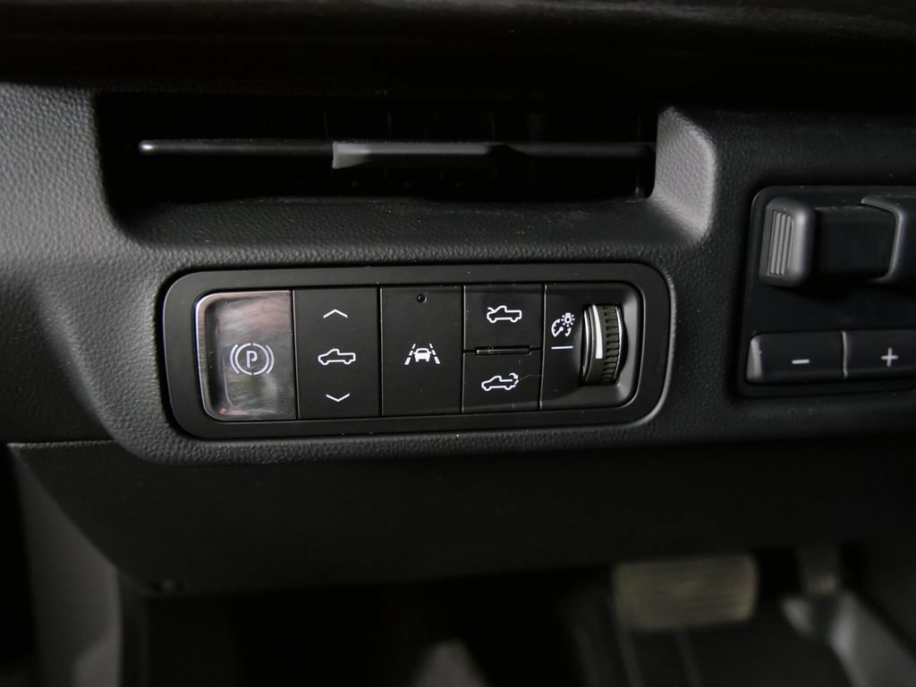 Used 2024 GMC Sierra EV Denali AWD/4WD image 16