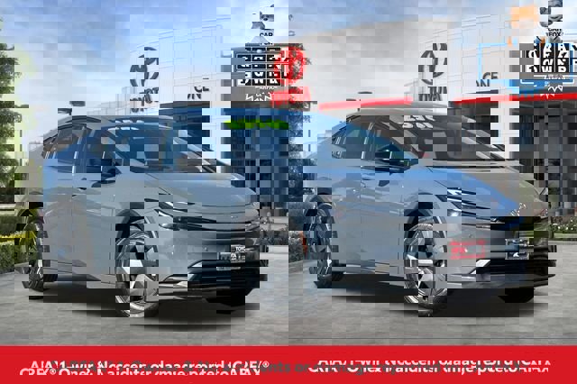 Used 2024 Toyota Prius LE video 2