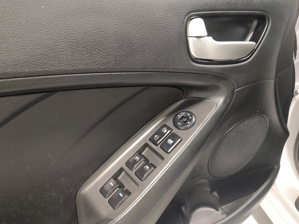 Used 2017 Kia Forte LX image 27