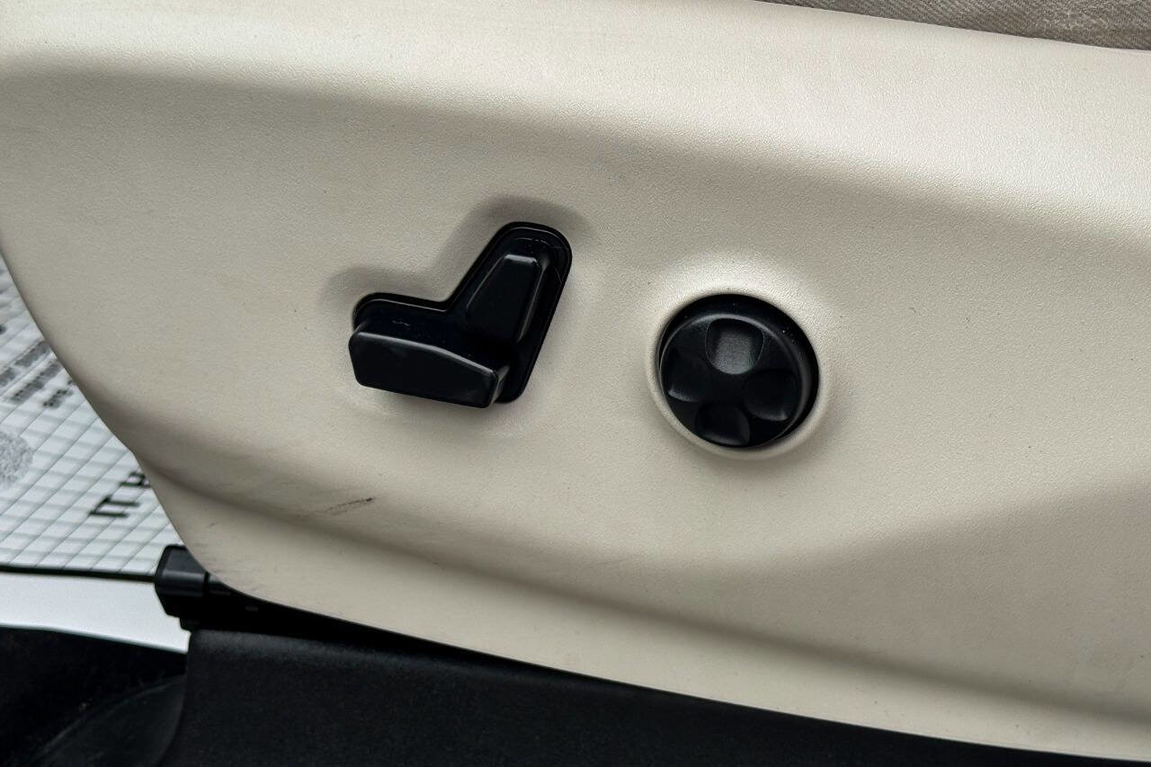 Used 2019 Chrysler Pacifica Touring-L image 22