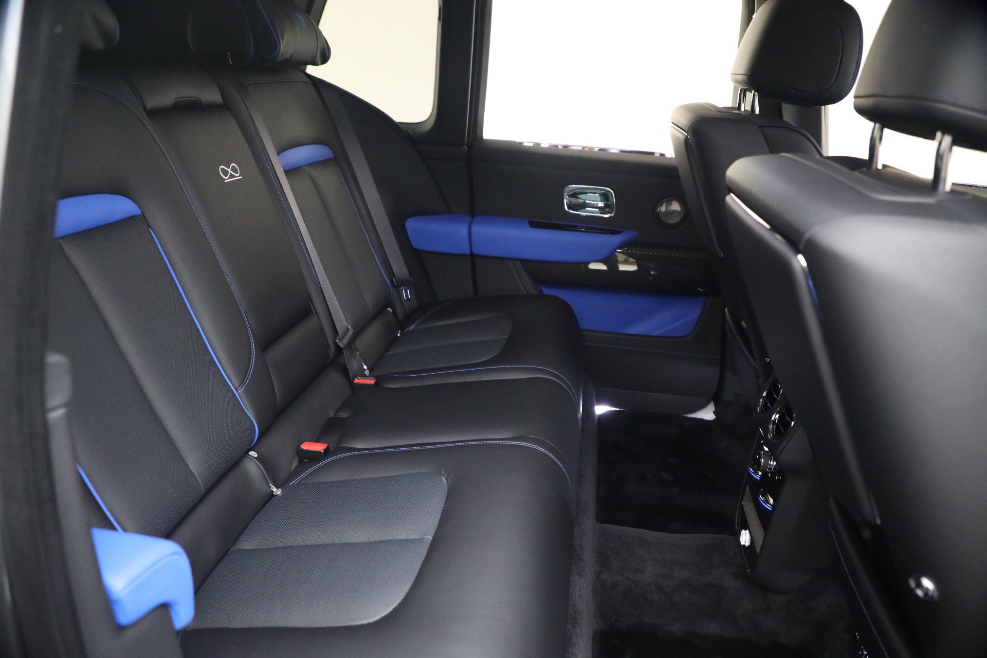 New 2027 Rolls-Royce Cullinan Black Badge AWD/4WD image 32