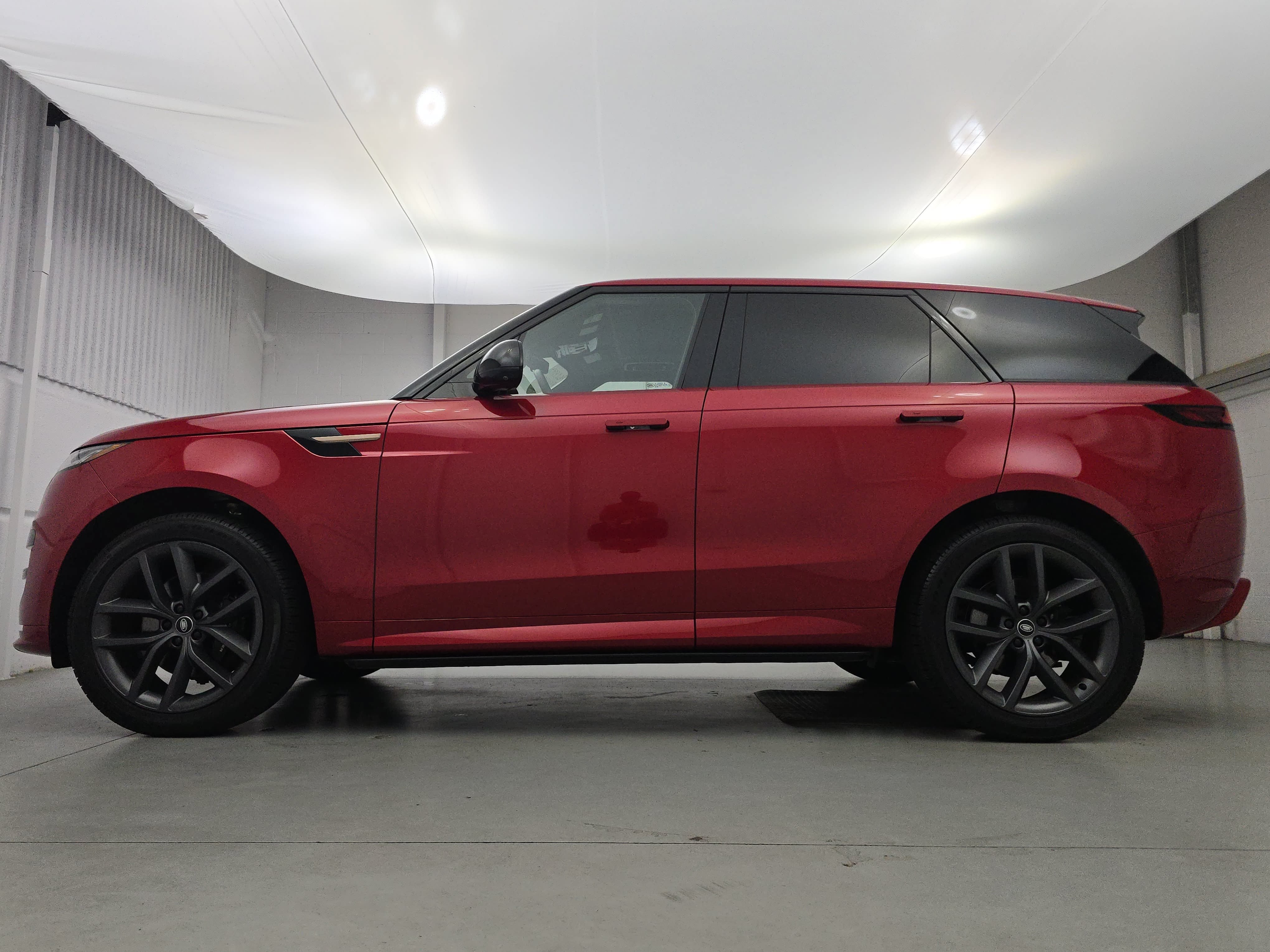 Used 2023 Land Rover Range Rover Sport SE Dynamic AWD/4WD image 2