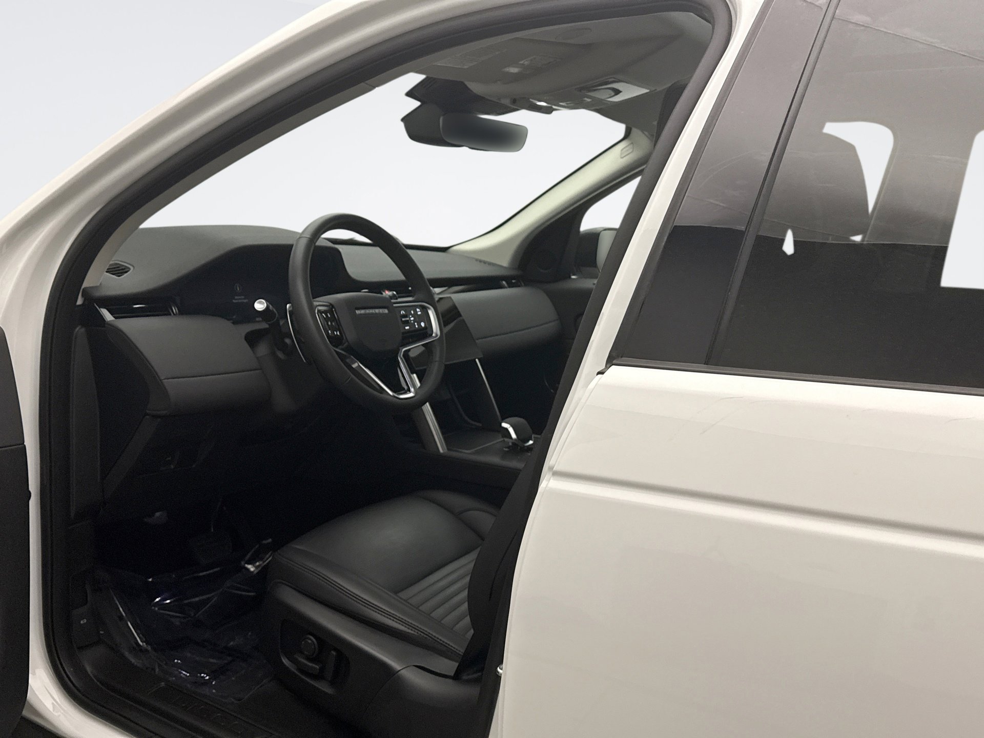 Used 2025 Land Rover Discovery Sport S image 10