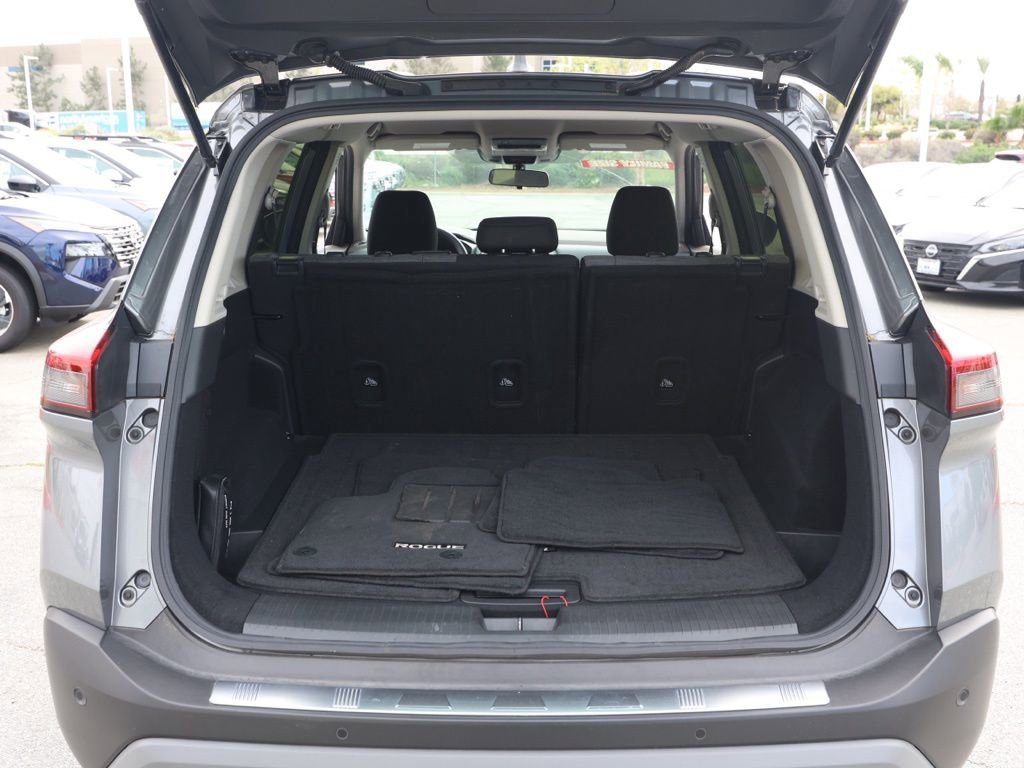 Used 2023 Nissan Rogue SV image 16