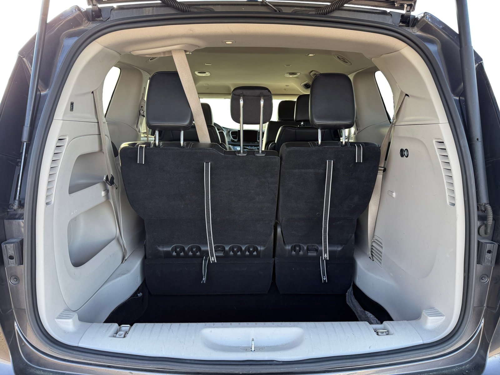 Used 2023 Chrysler Pacifica Touring-L image 17