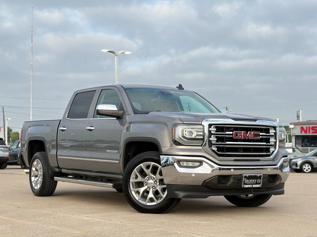 Used 2017 GMC Sierra 1500 SLT image 2