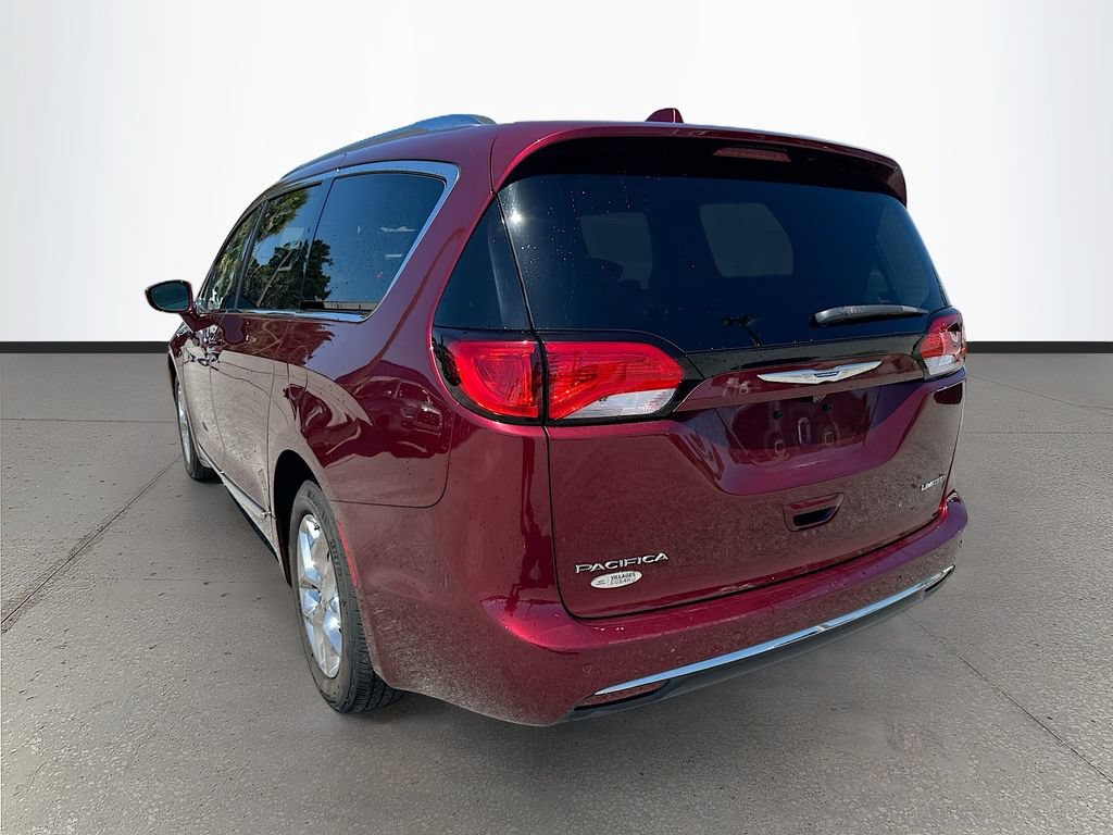 Used 2017 Chrysler Pacifica Limited w/ UConnect Theater Package FWD image 5