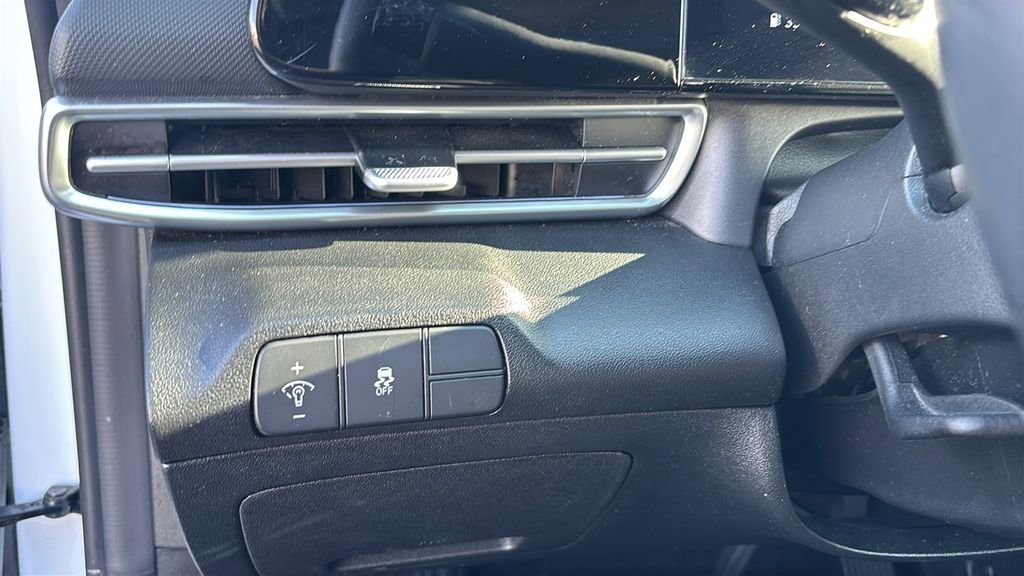 Used 2025 Hyundai Elantra SEL image 15
