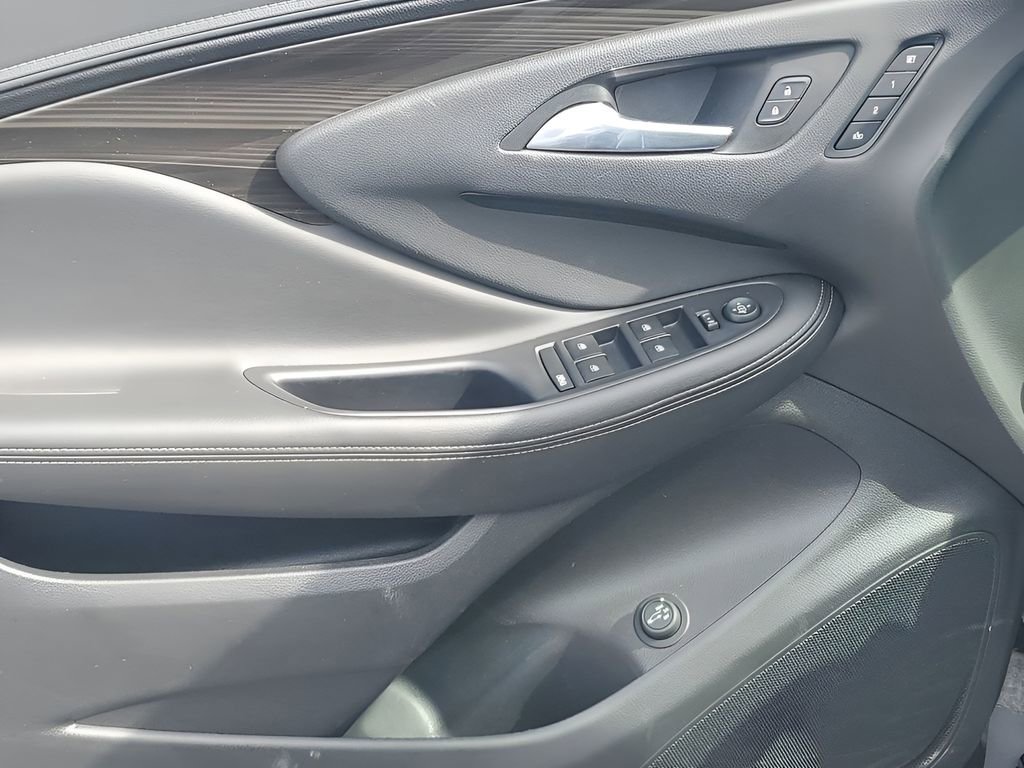 Used 2020 Buick Envision Essence image 42