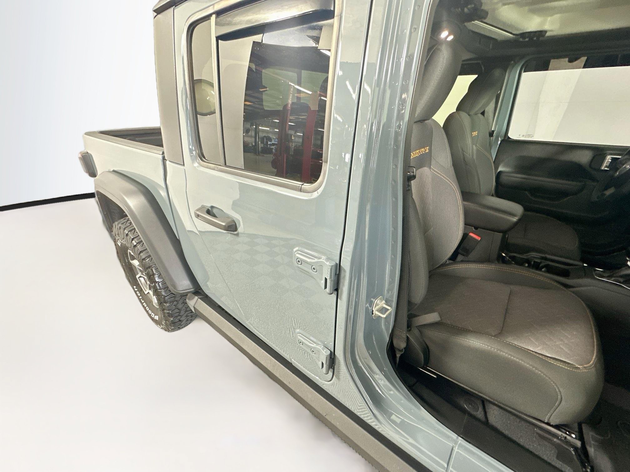 Used 2024 Jeep Gladiator Mojave w/ Convenience Group AWD/4WD image 28