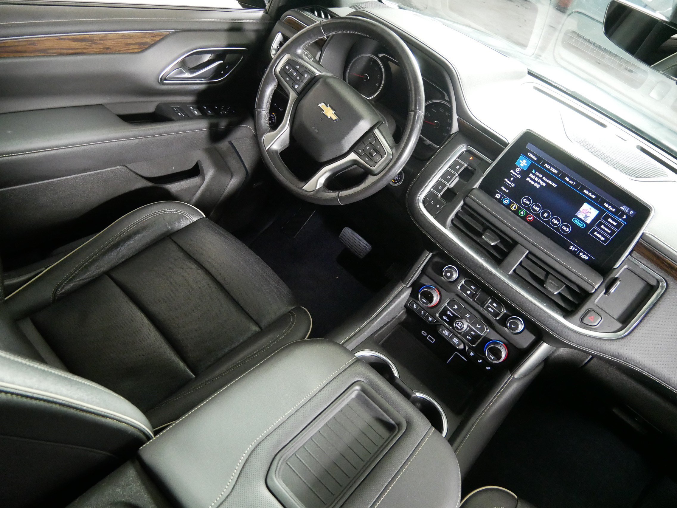 Used 2021 Chevrolet Tahoe Premier w/ Premium Package AWD/4WD image 9