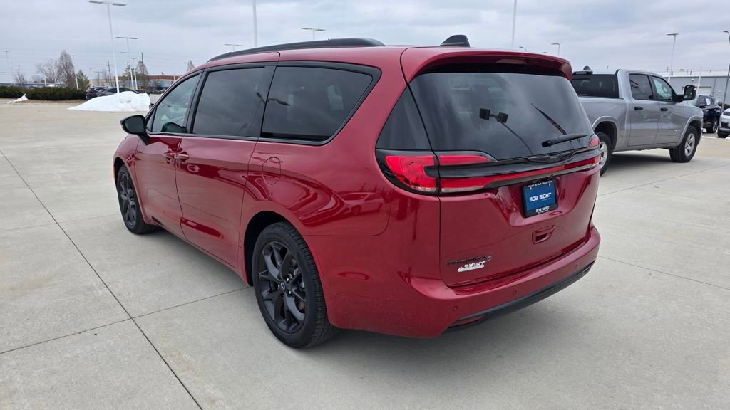 New 2026 Chrysler Pacifica Select w/ S Appearance Package video 3