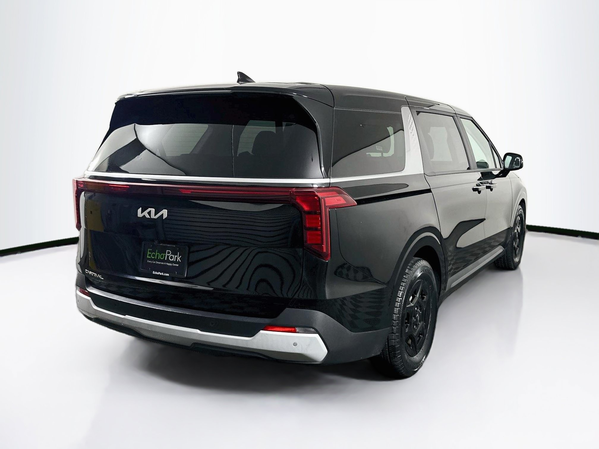 Used 2025 Kia Carnival FWD image 9