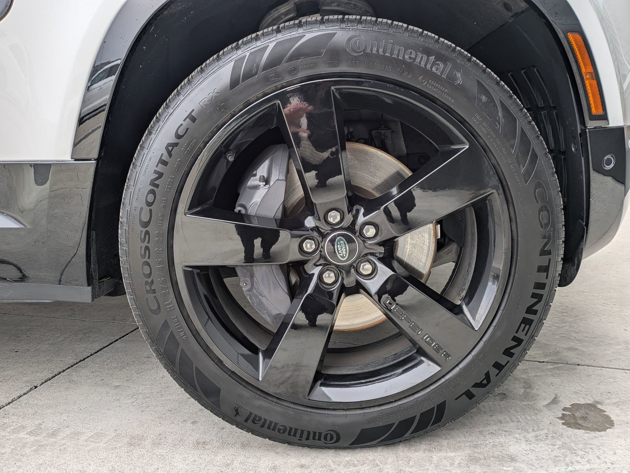 Used 2024 Land Rover Defender 130 X-Dynamic SE image 32