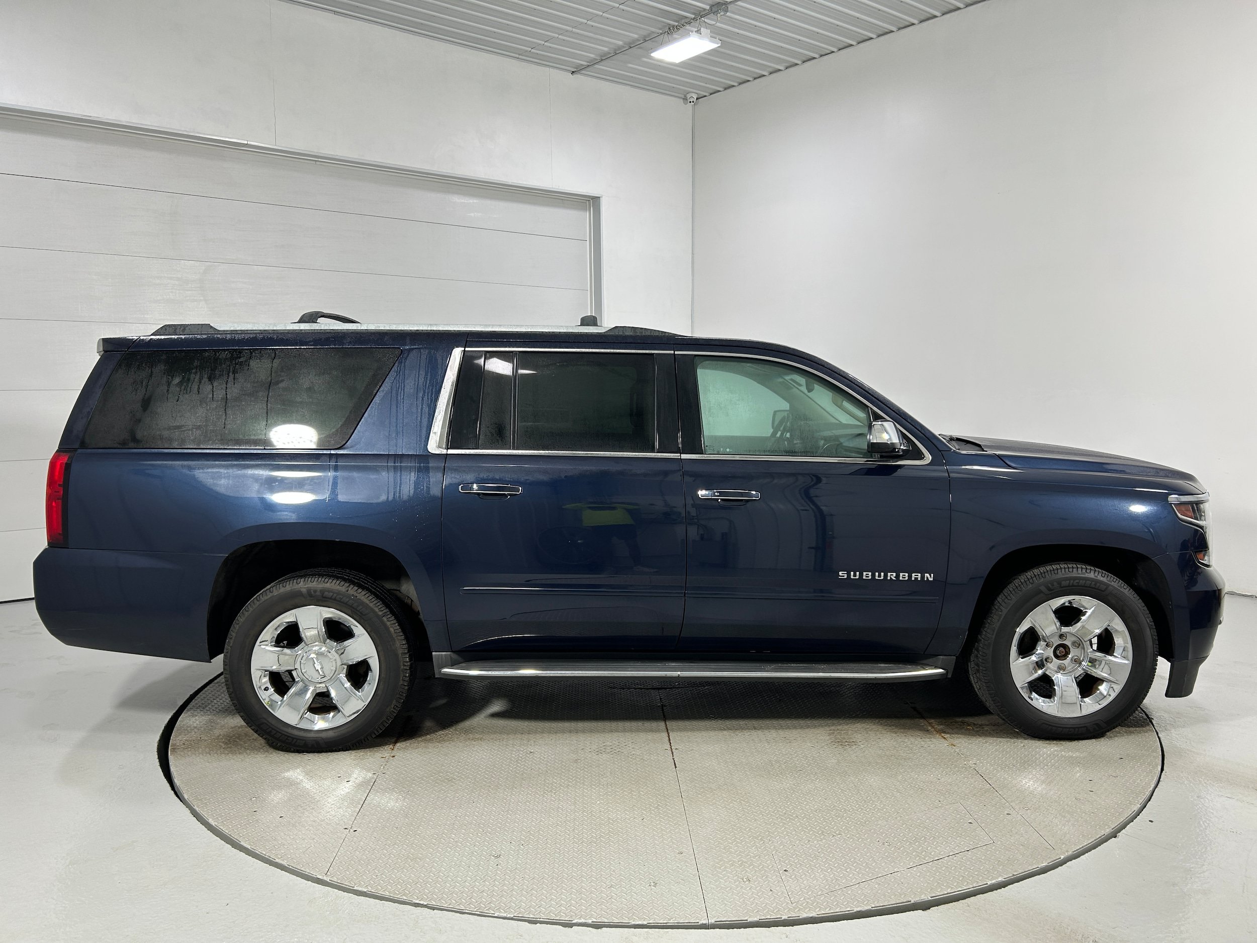 Used 2017 Chevrolet Suburban Premier AWD/4WD image 40