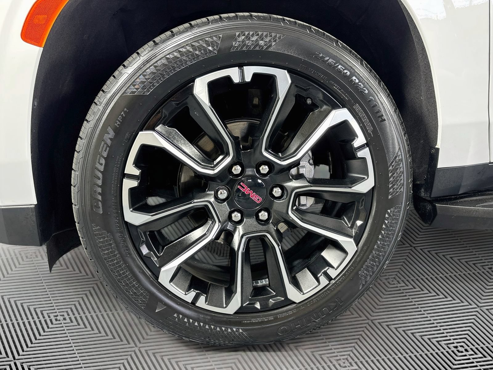 Used 2023 GMC Yukon SLT w/ SLT Luxury Package RWD image 34