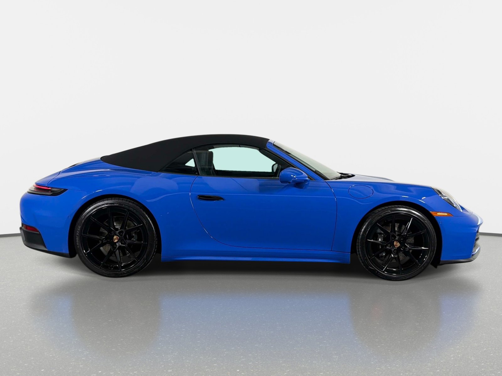 Used 2025 Porsche 911 Carrera RWD image 2