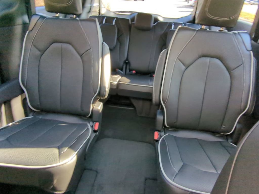 New 2026 Chrysler Pacifica Limited w/ S Appearance Package image 19