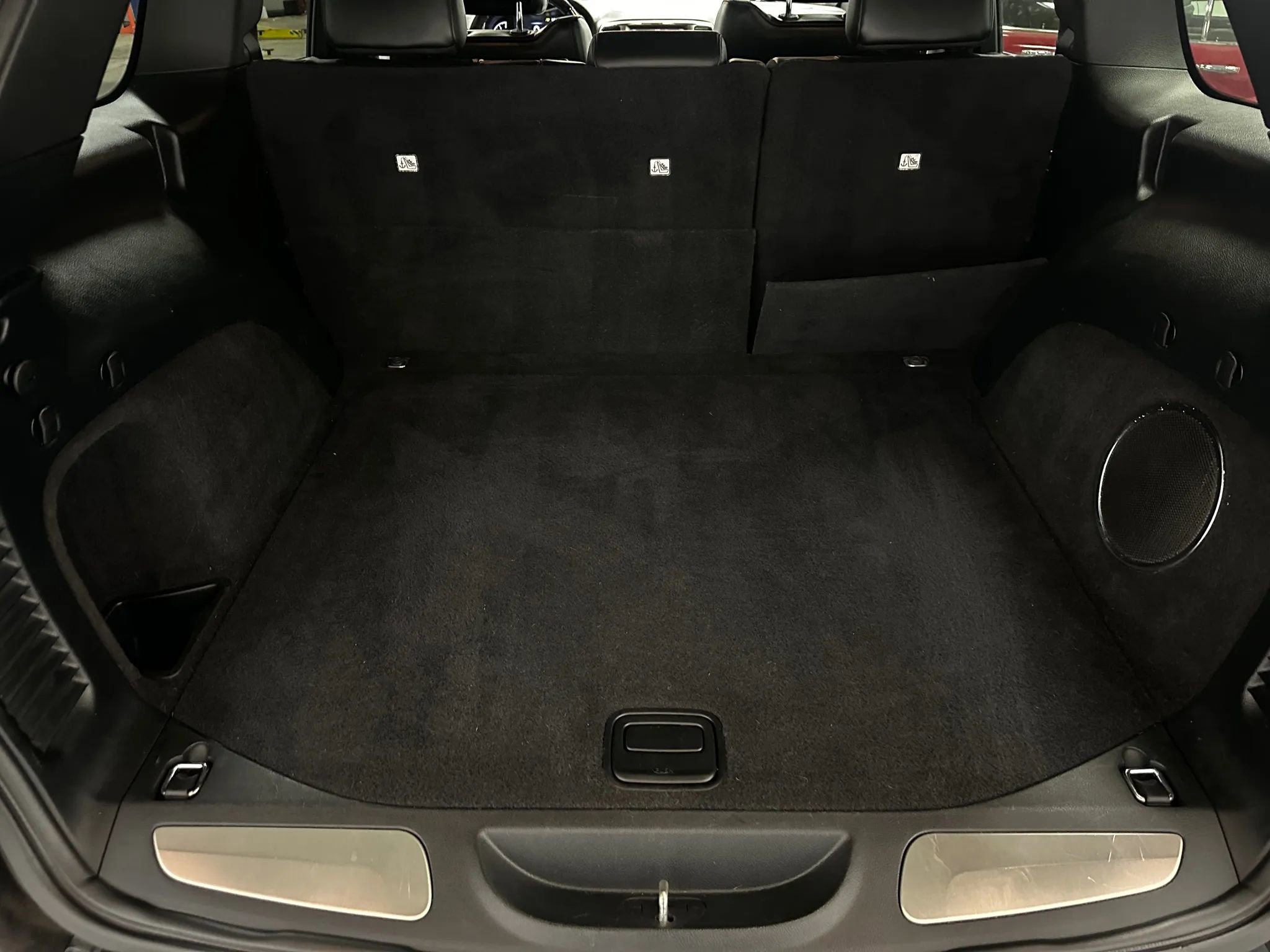 Used 2018 Jeep Grand Cherokee Overland image 16