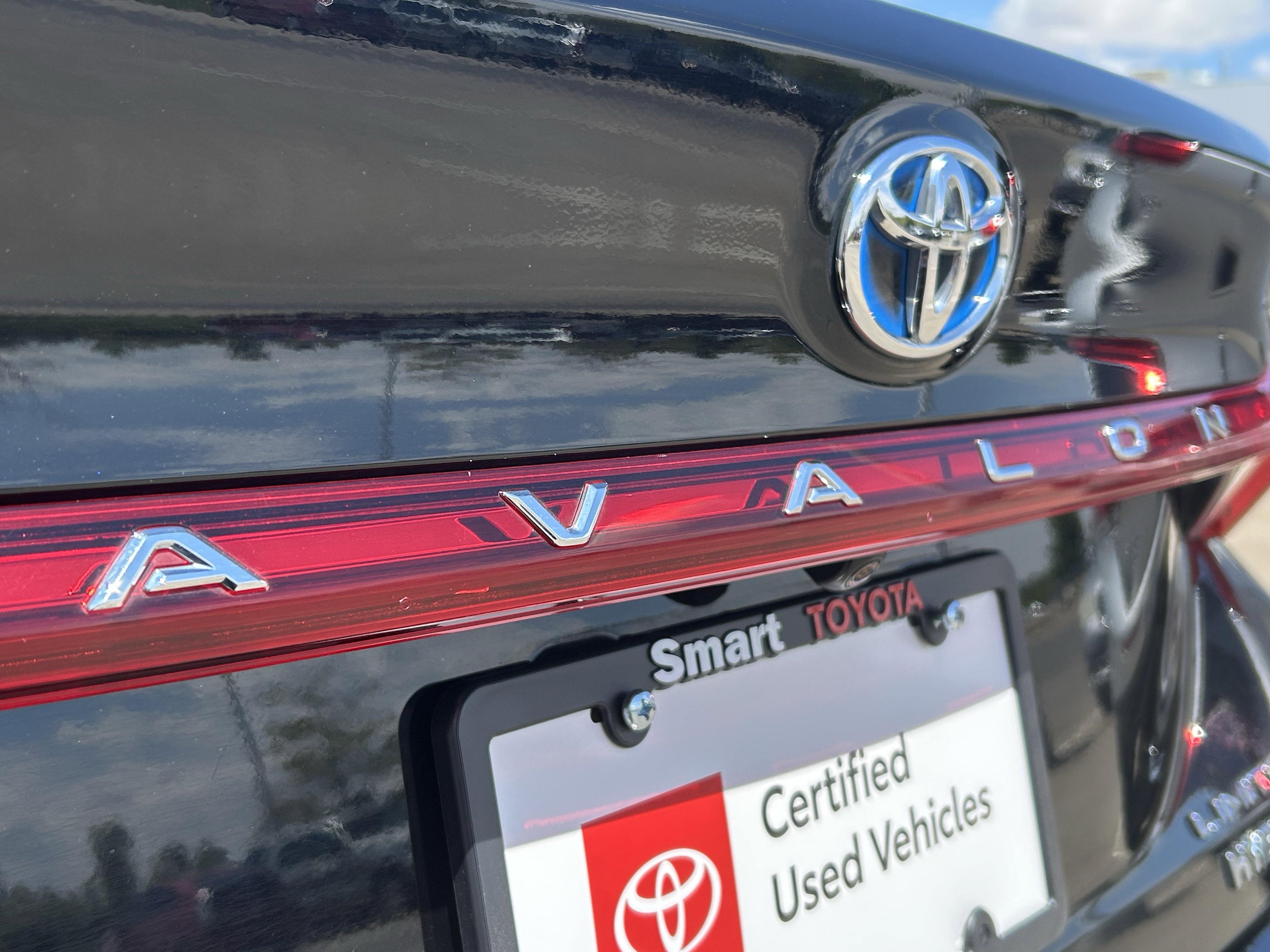 Certified 2022 Toyota Avalon Limited w/ Advanced Safety Package FWD image 8
