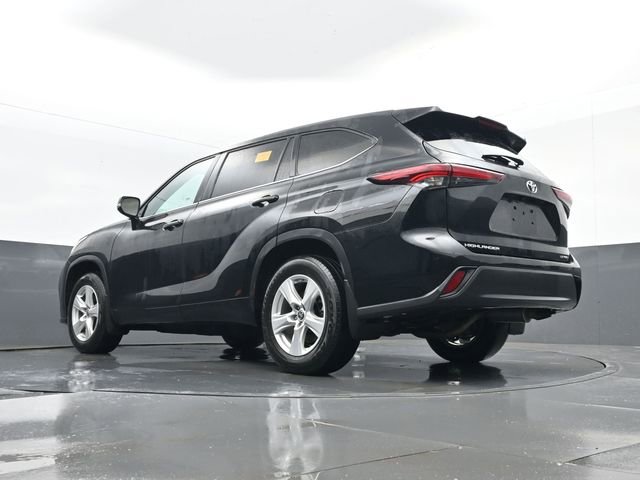 Used 2024 Toyota Highlander LE image 25