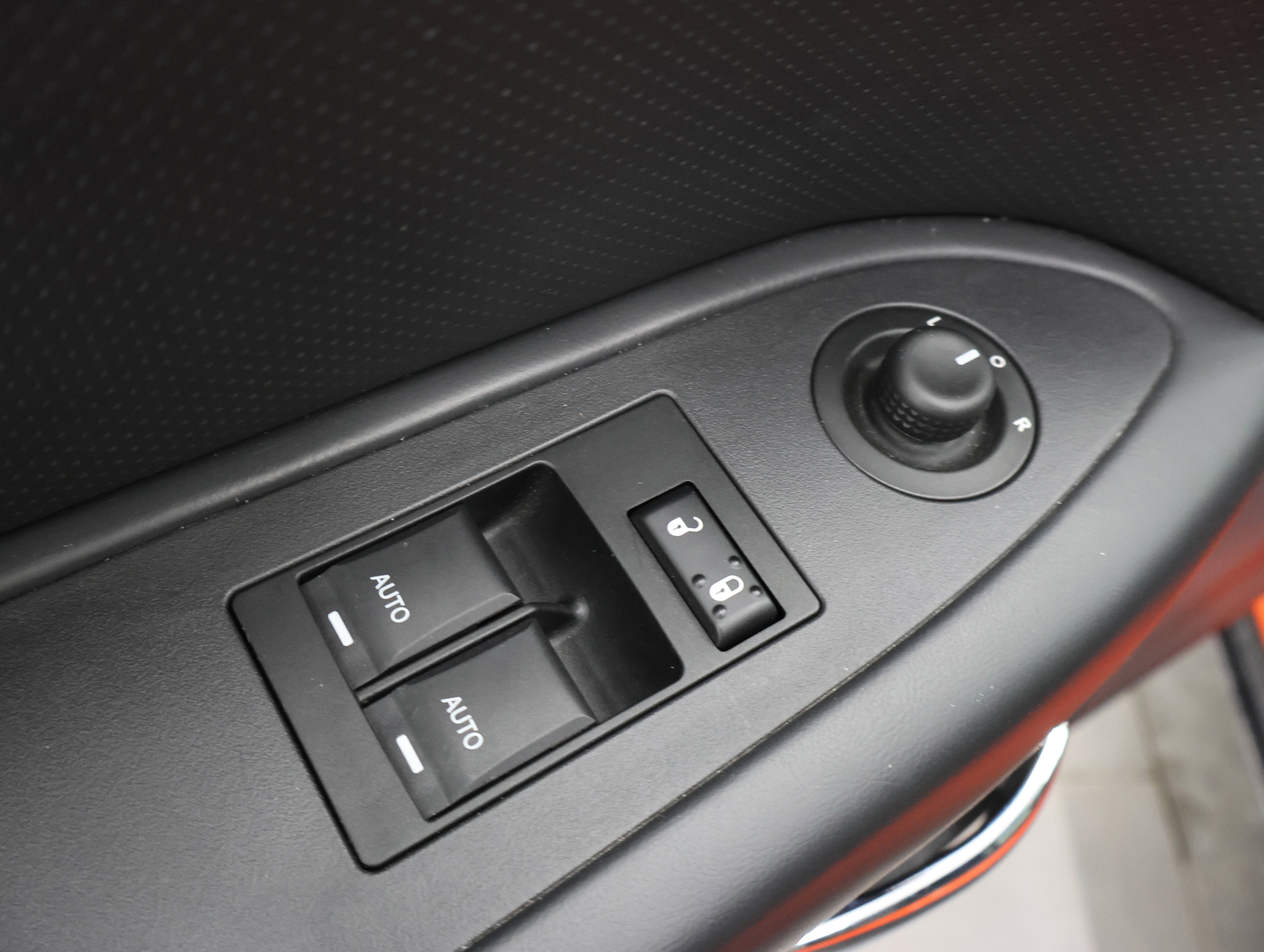 Used 2009 Dodge Challenger R/T image 33