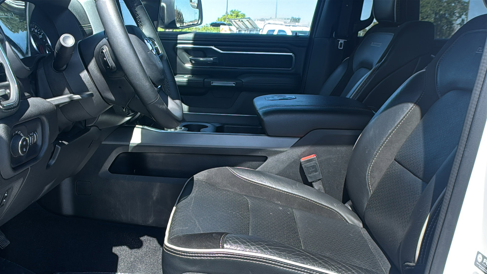 Used 2025 RAM 1500 Laramie AWD/4WD image 24