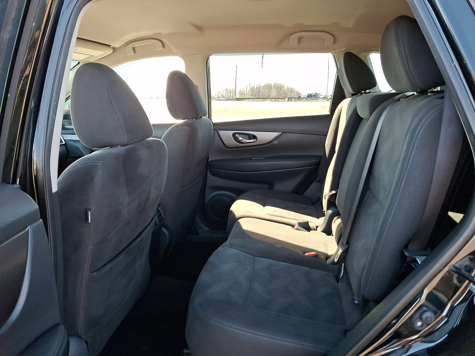 Used 2016 Nissan Rogue SV w/ SV Premium Package image 9