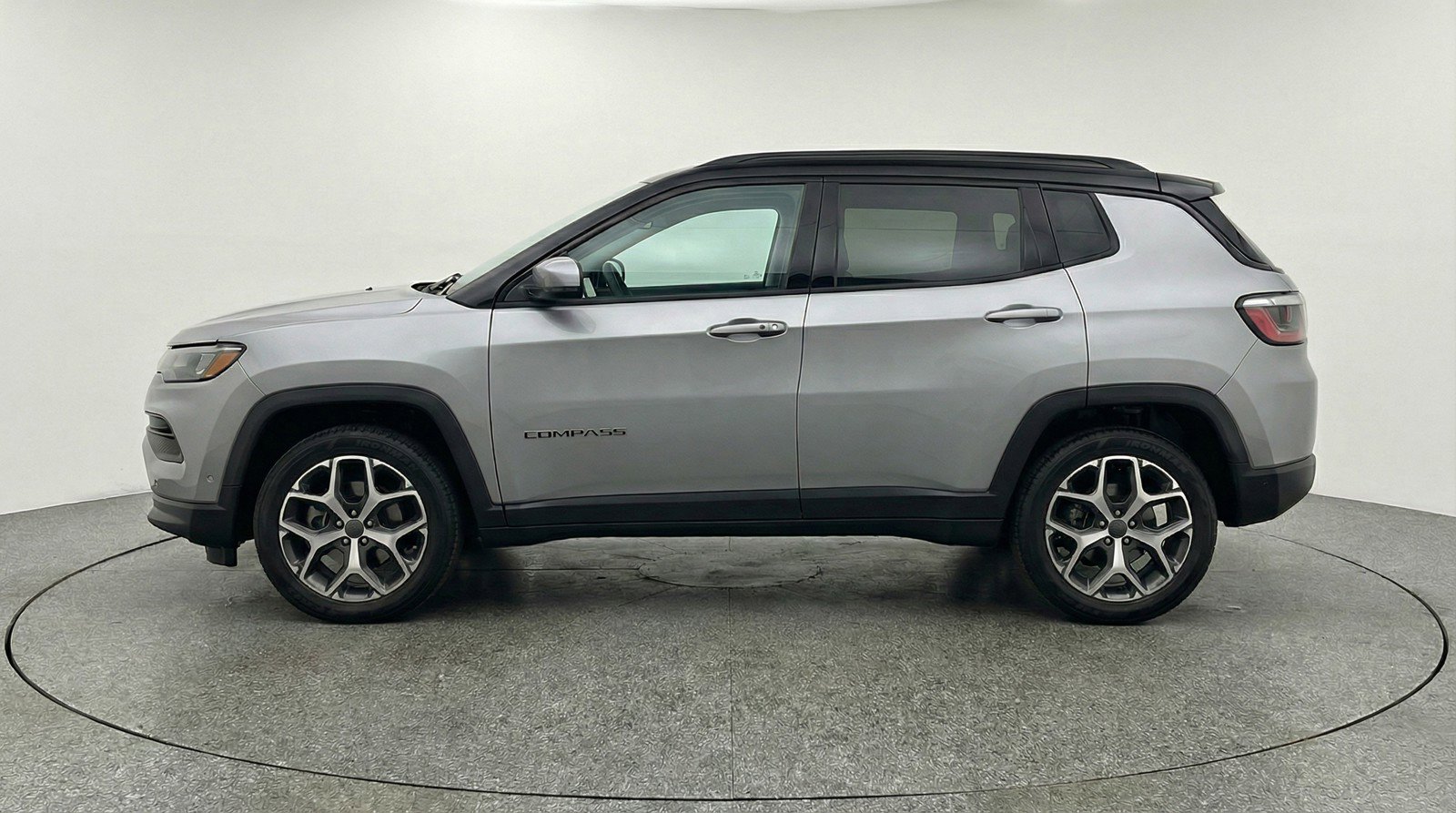 Used 2025 Jeep Compass Limited image 5