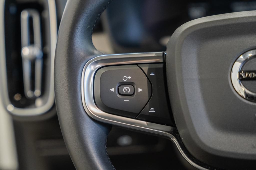 Used 2023 Volvo XC40 B5 Plus w/ Driver Assist Package AWD/4WD image 30