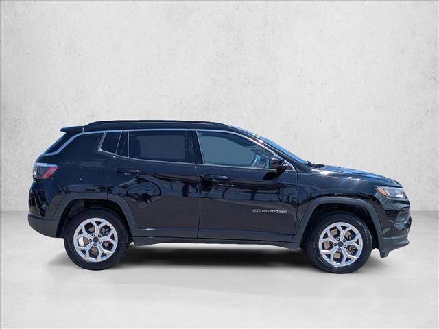 Used 2025 Jeep Compass Latitude w/ Sun & Sound Group image 4