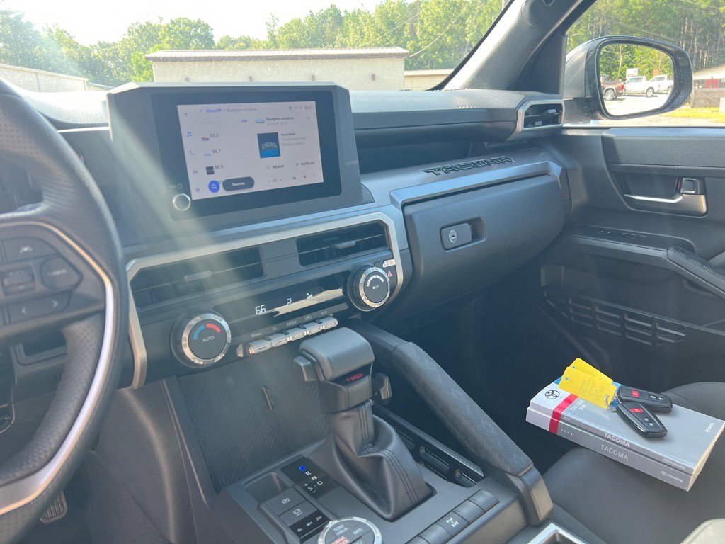 Used 2024 Toyota Tacoma TRD Off-Road image 9