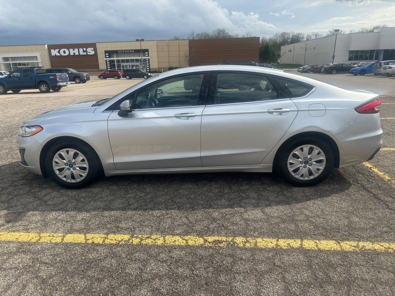 Used 2019 Ford Fusion S image 2