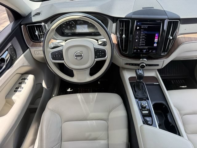 Used 2021 Volvo XC60 T5 Momentum w/ Advanced Package AWD/4WD image 12