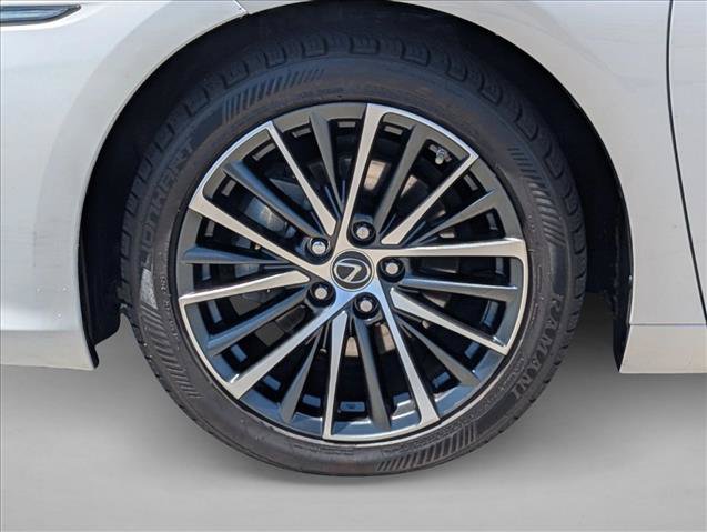 Used 2024 Lexus ES 300h w/ Premium Package FWD image 24
