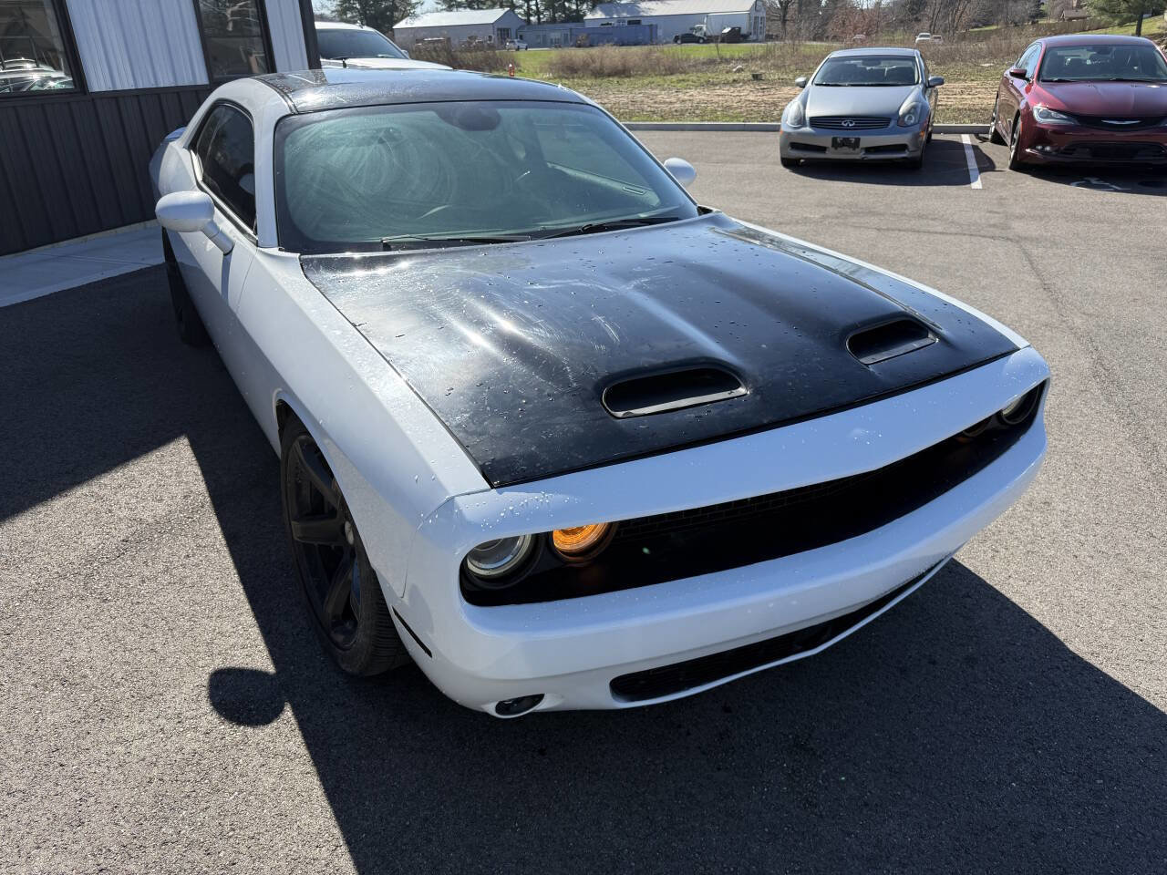 Used 2015 Dodge Challenger SRT w/ Technology Group image 4